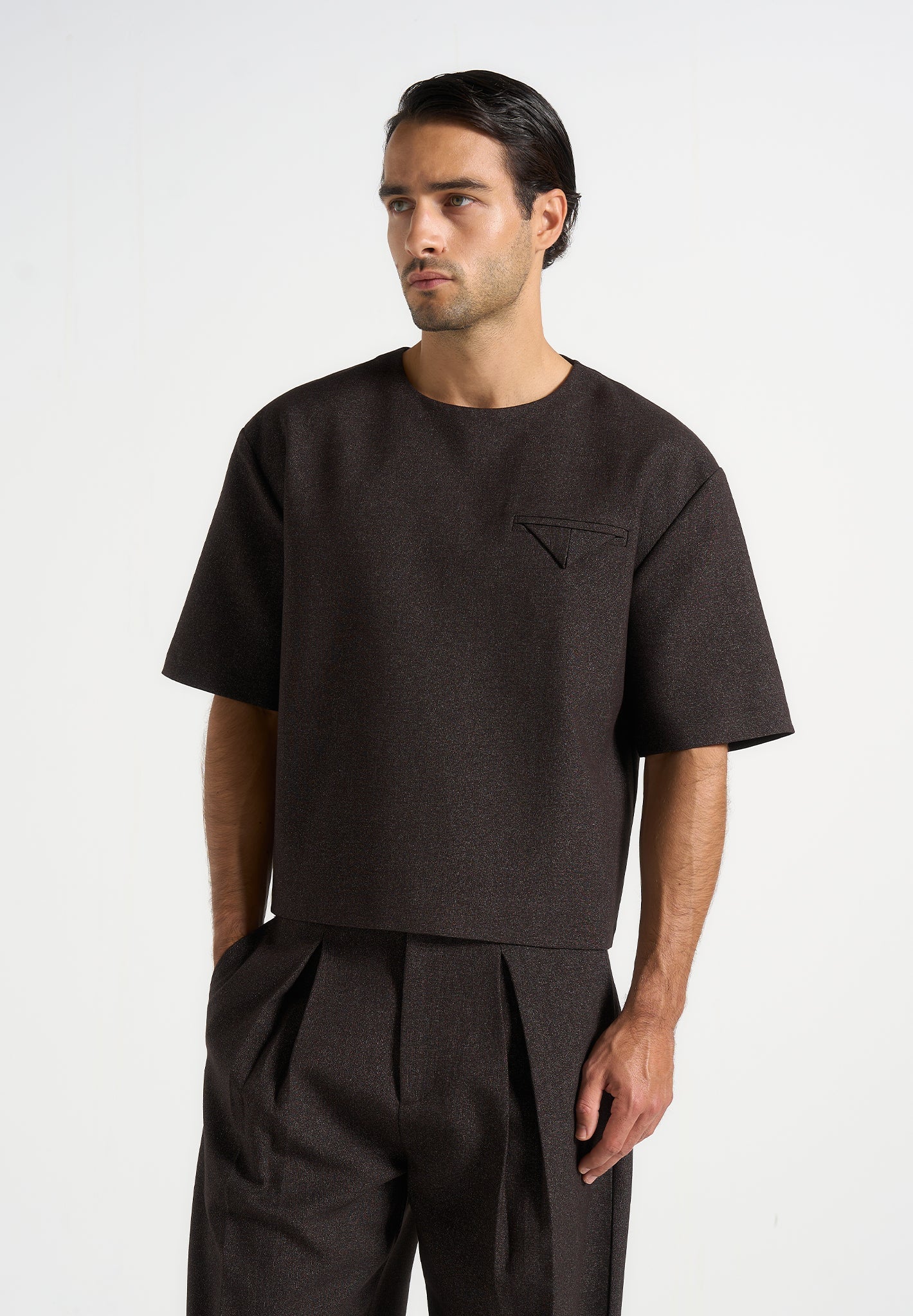 Léon - Boxy Cropped Hatched T-Shirt - Dark Brown