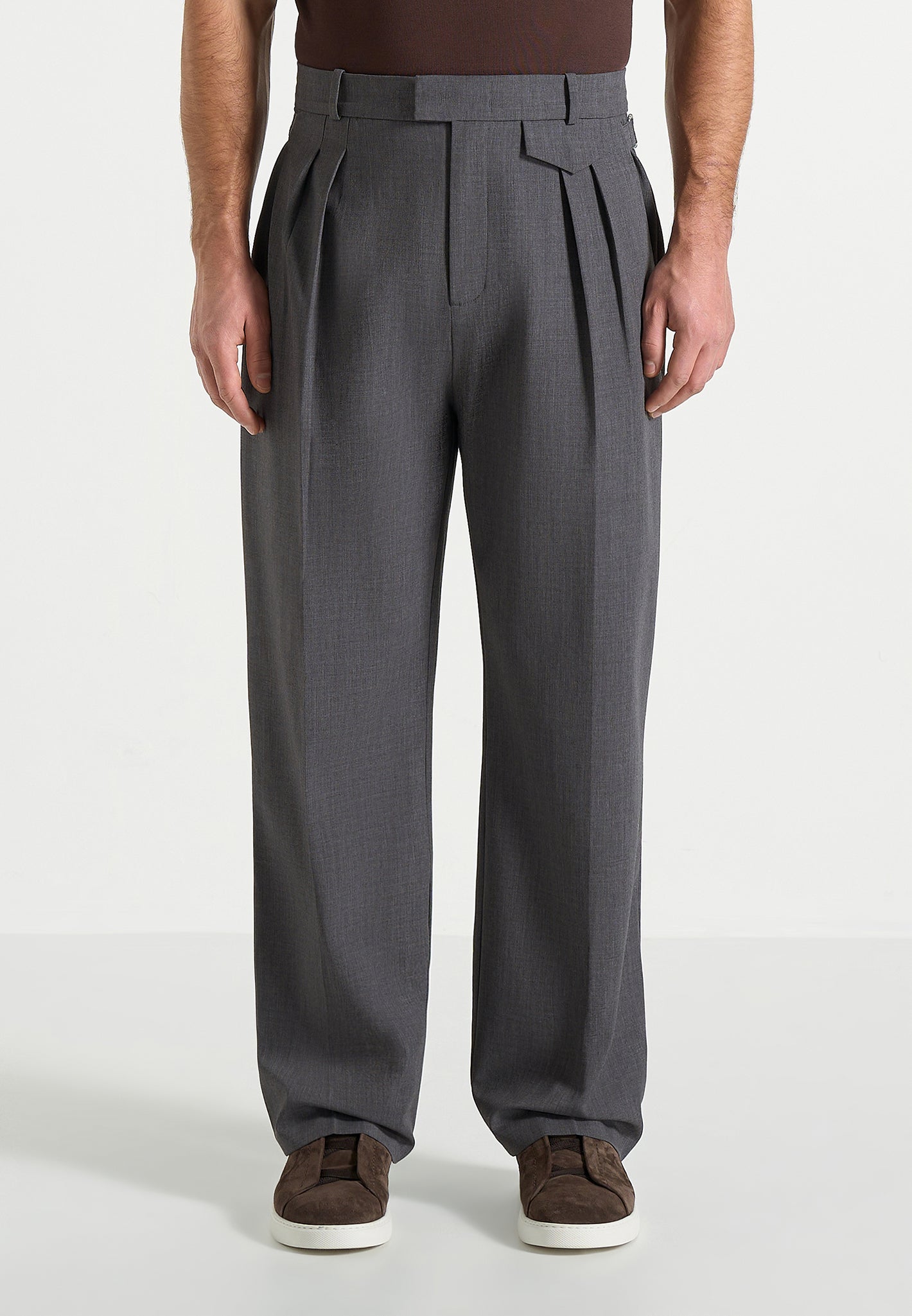 Men's Relaxed Fit Pleated Tailored Trousers - Dark Grey - W34" - Pierre - Manire de Voir Men's Relaxed Fit Pleated Tailored Trousers - Dark Grey - W34" - Pierre - Manire de Voir