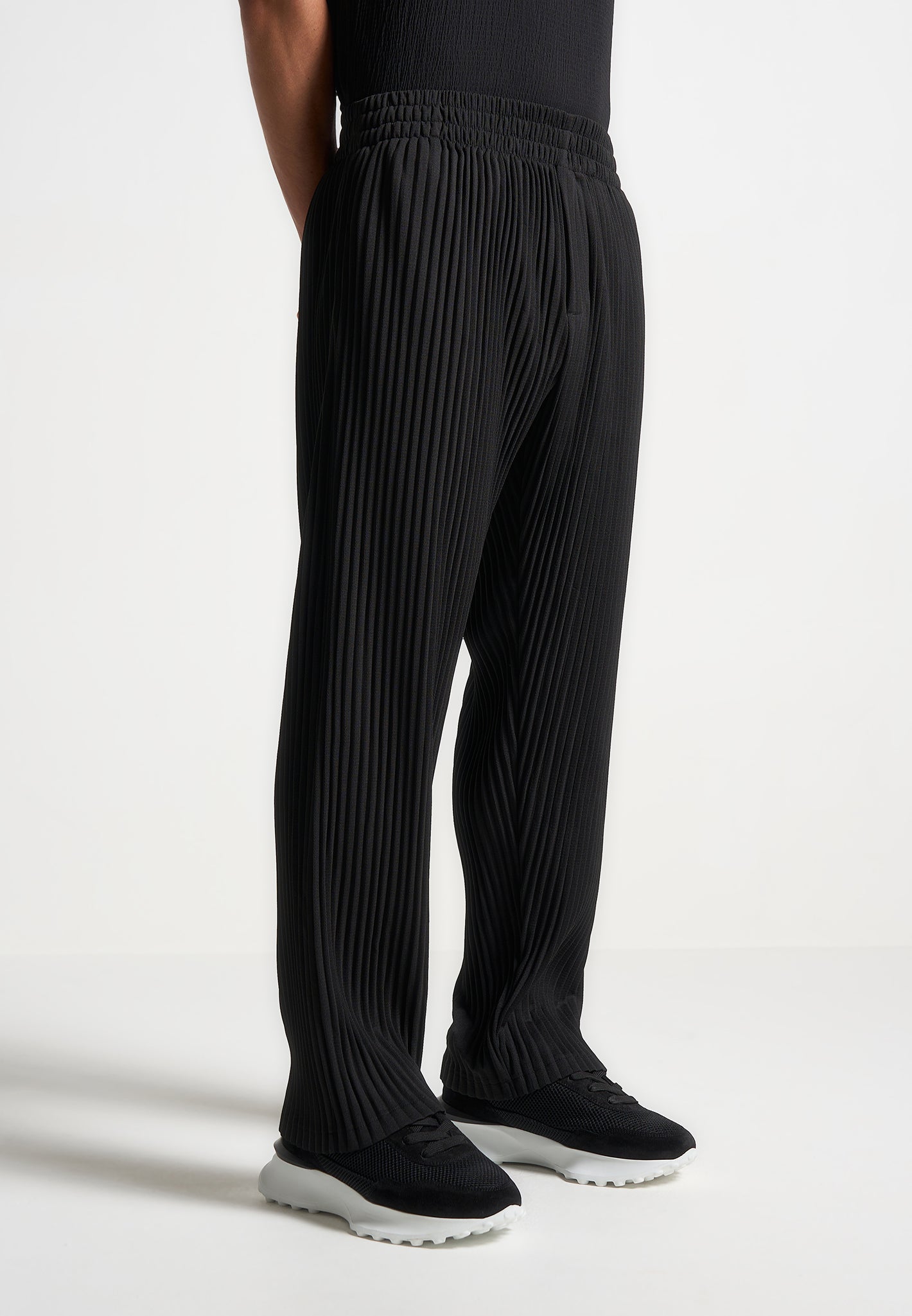 Jonas - Pleated Trousers - Black | Manière De Voir USA