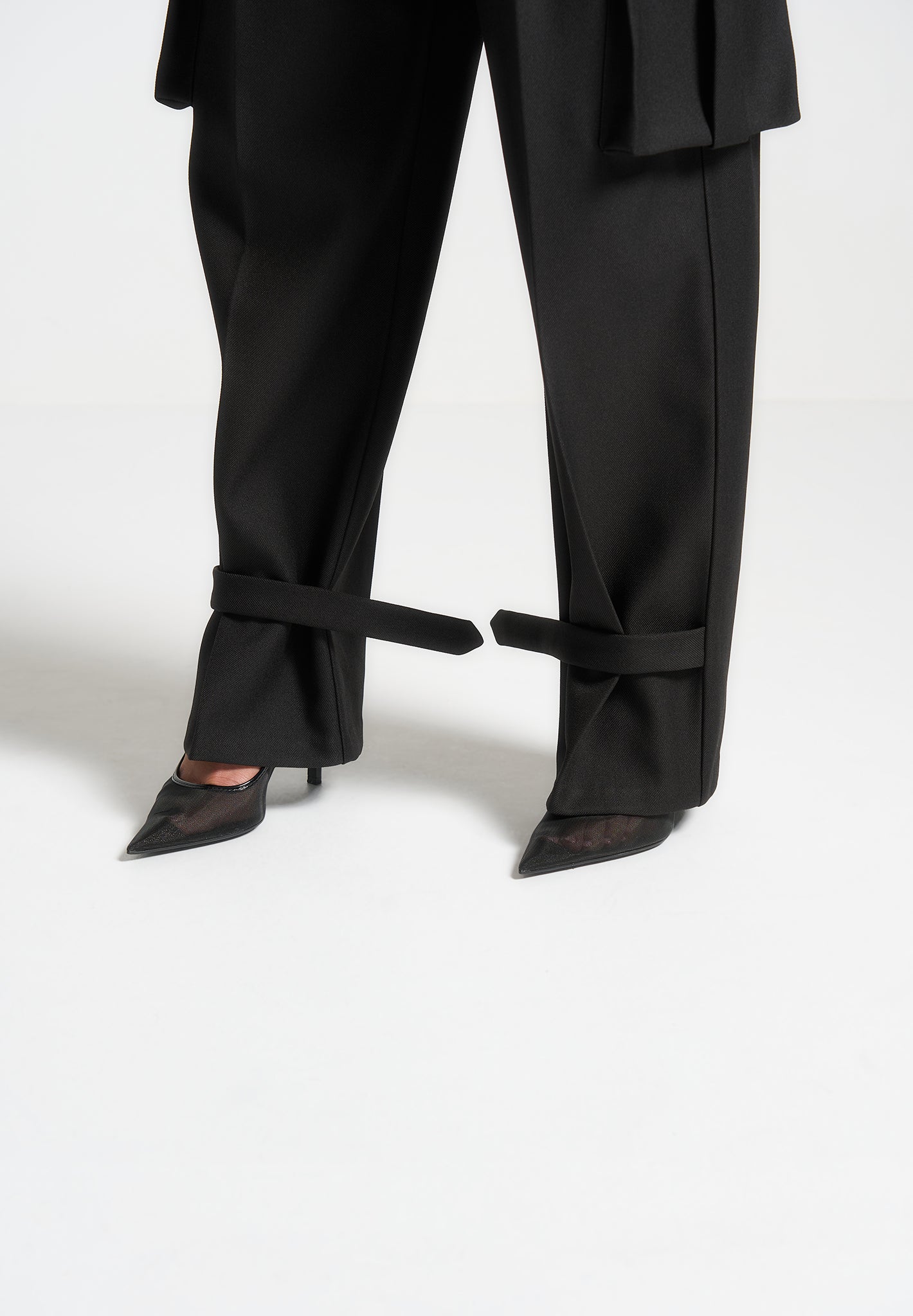Women's Tailored Pleated Cargo Pants - Black - US 0 - Danielle