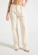 pleated-boyfriend-jeans-ecru
