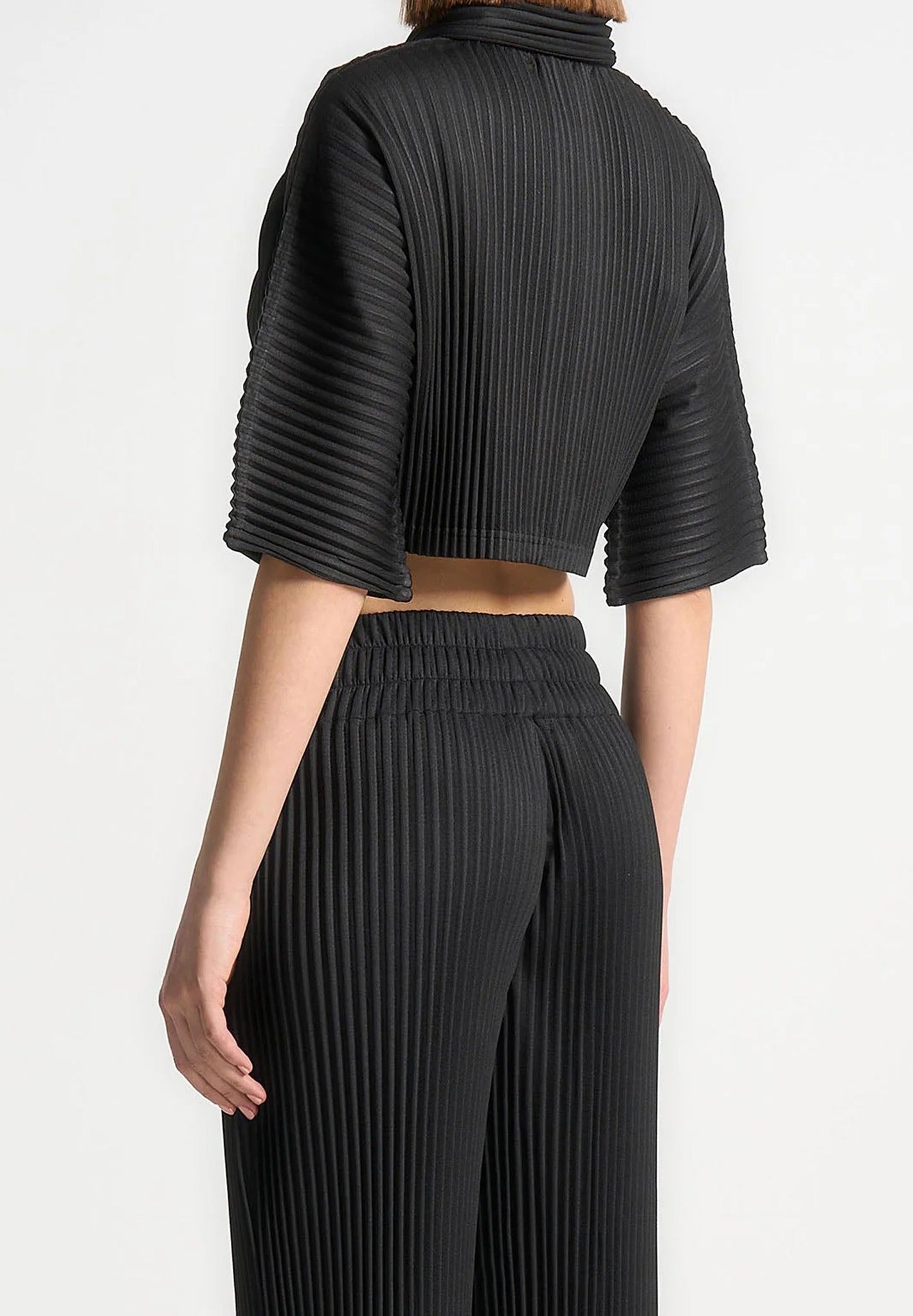 Mona - Pleated Cropped Shirt - Black