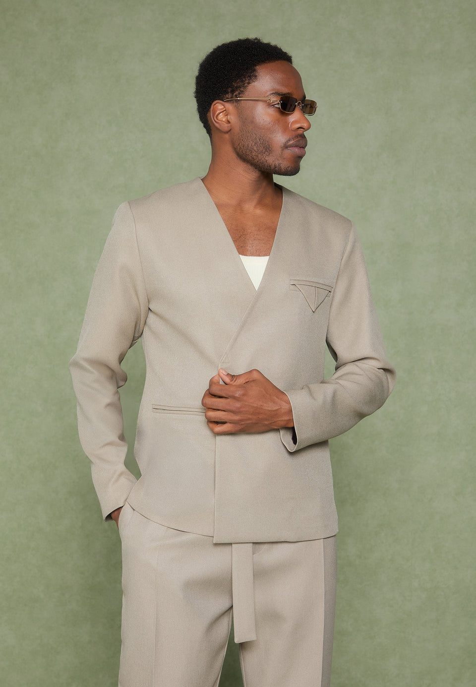 louis-relaxed-fit-belted-tailored-trousers-beige