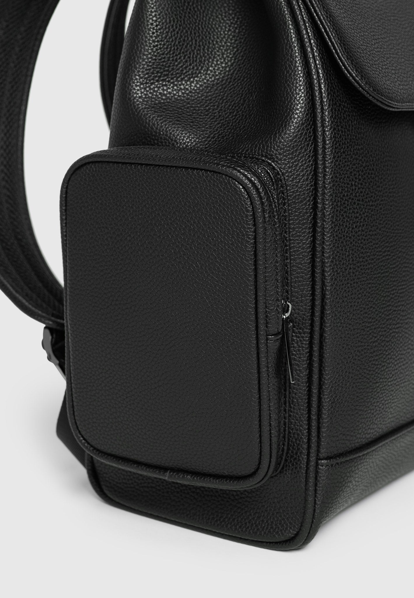 Pebbled Leather Eiffel Clasp Backpack - Black - One size - Maloe