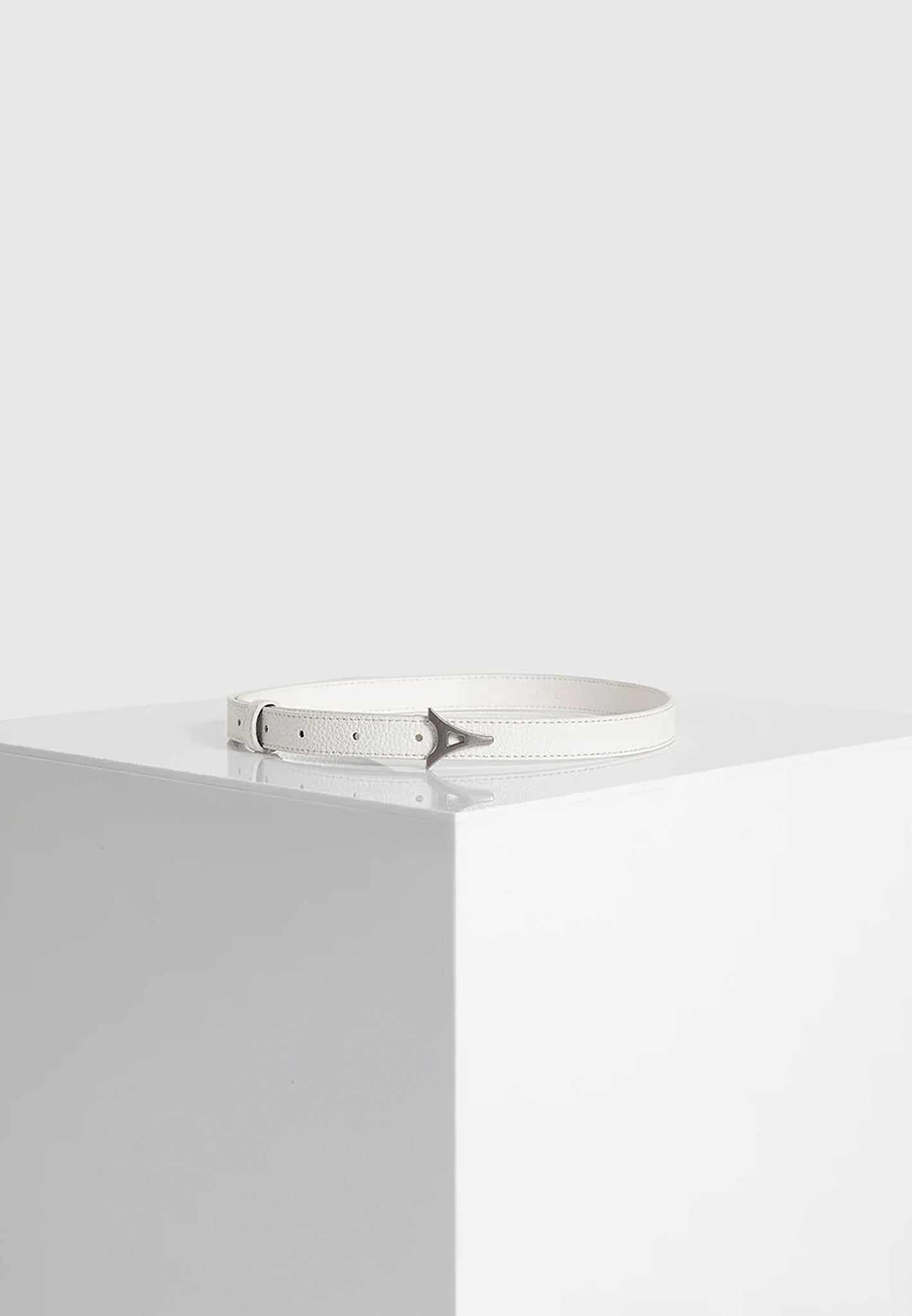 leonie-eiffel-slim-leather-belt-white