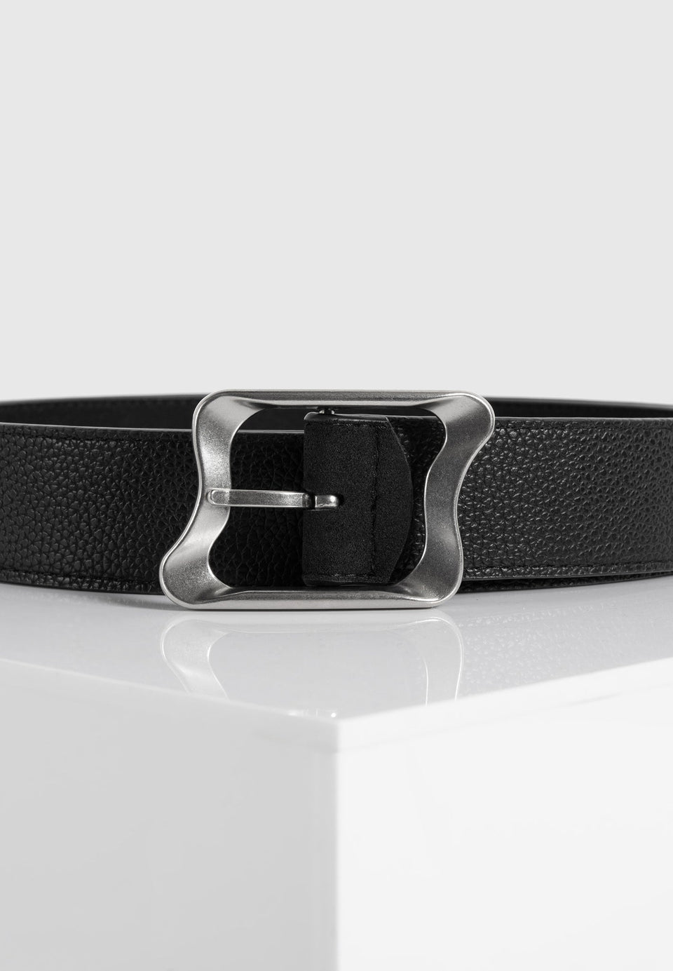 eleanor-suede-and-leather-statement-buckle-belt-black