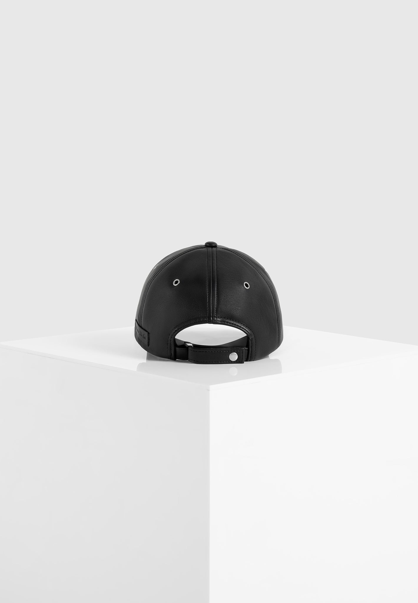 lou-leather-cap-black