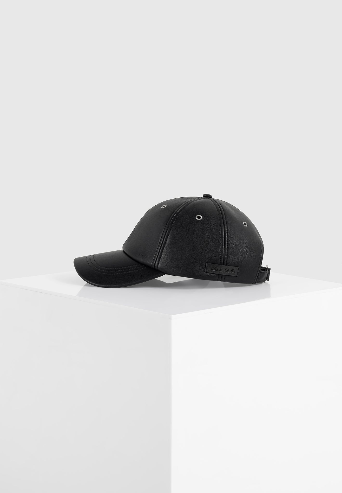 lou-leather-cap-black
