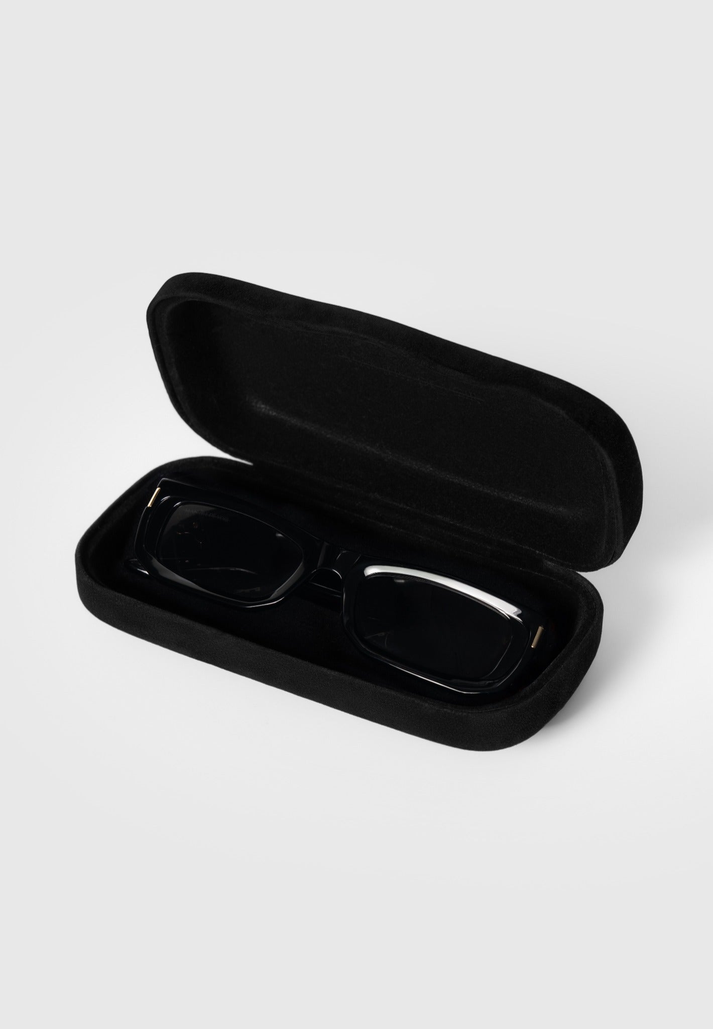 milan-curved-frame-sunglasses-black