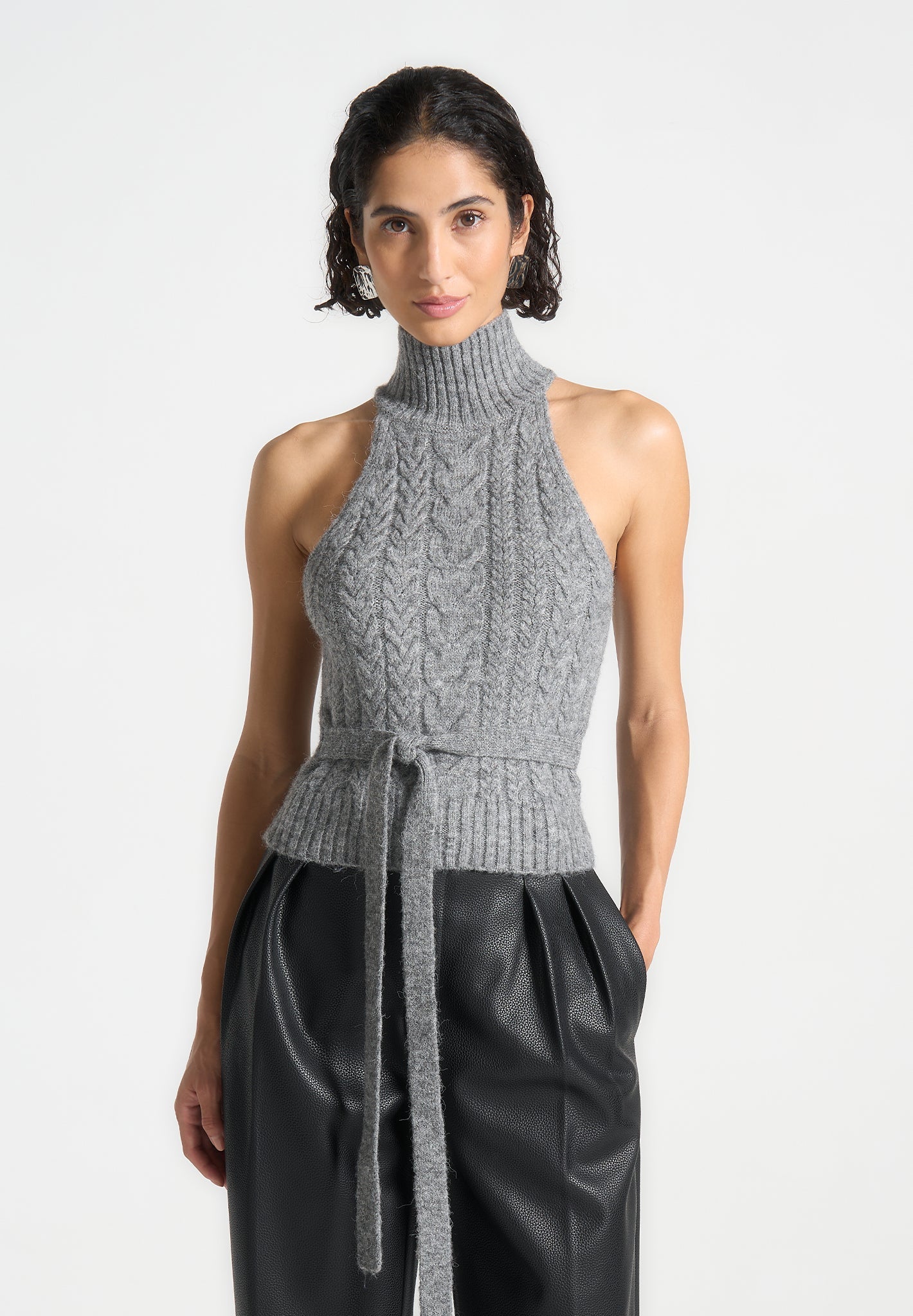 OHOTORORene Halter Knit チャコール HalterCableKnitTopwithTie-