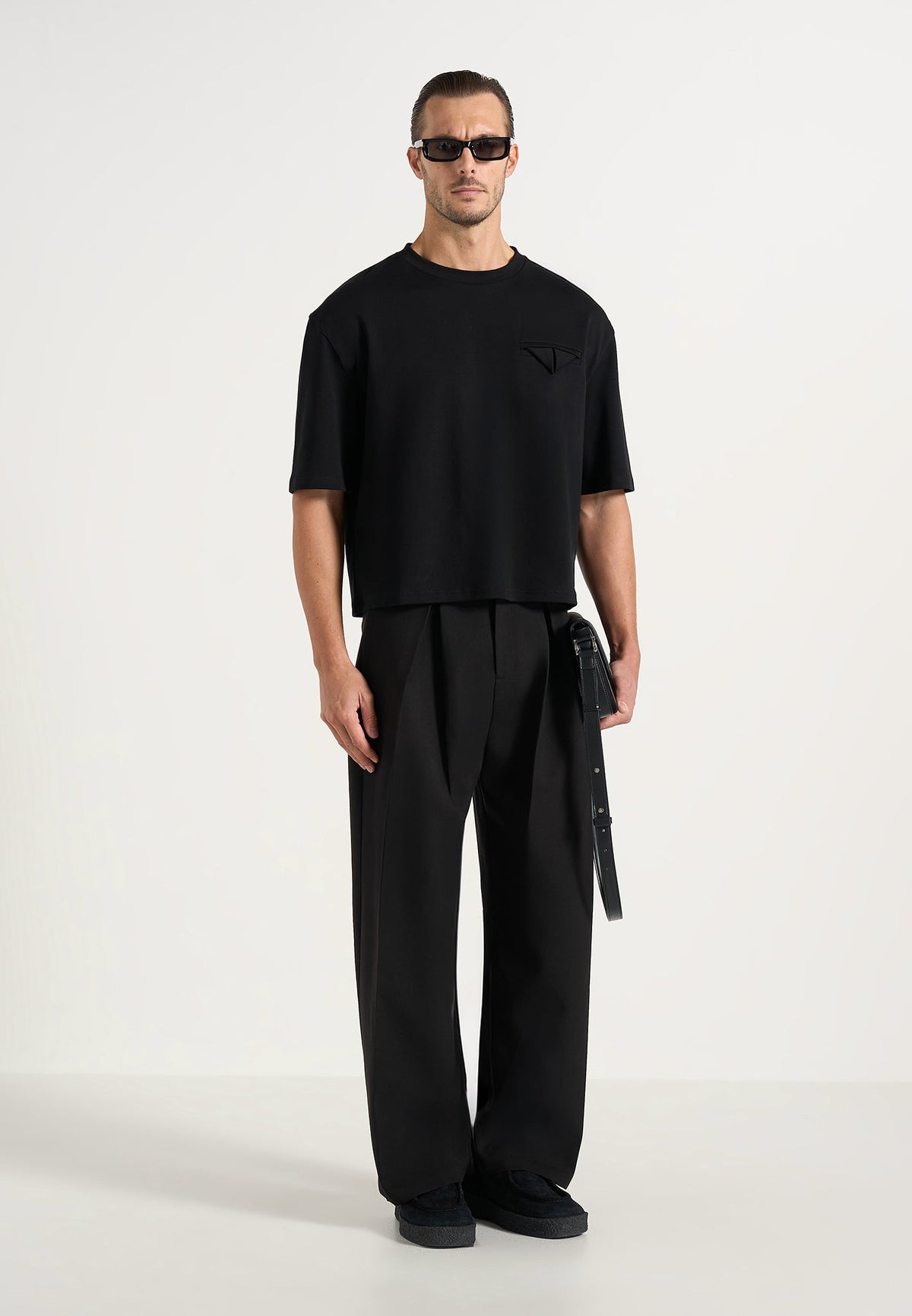Leon - Boxy Cropped T-Shirt - Black
