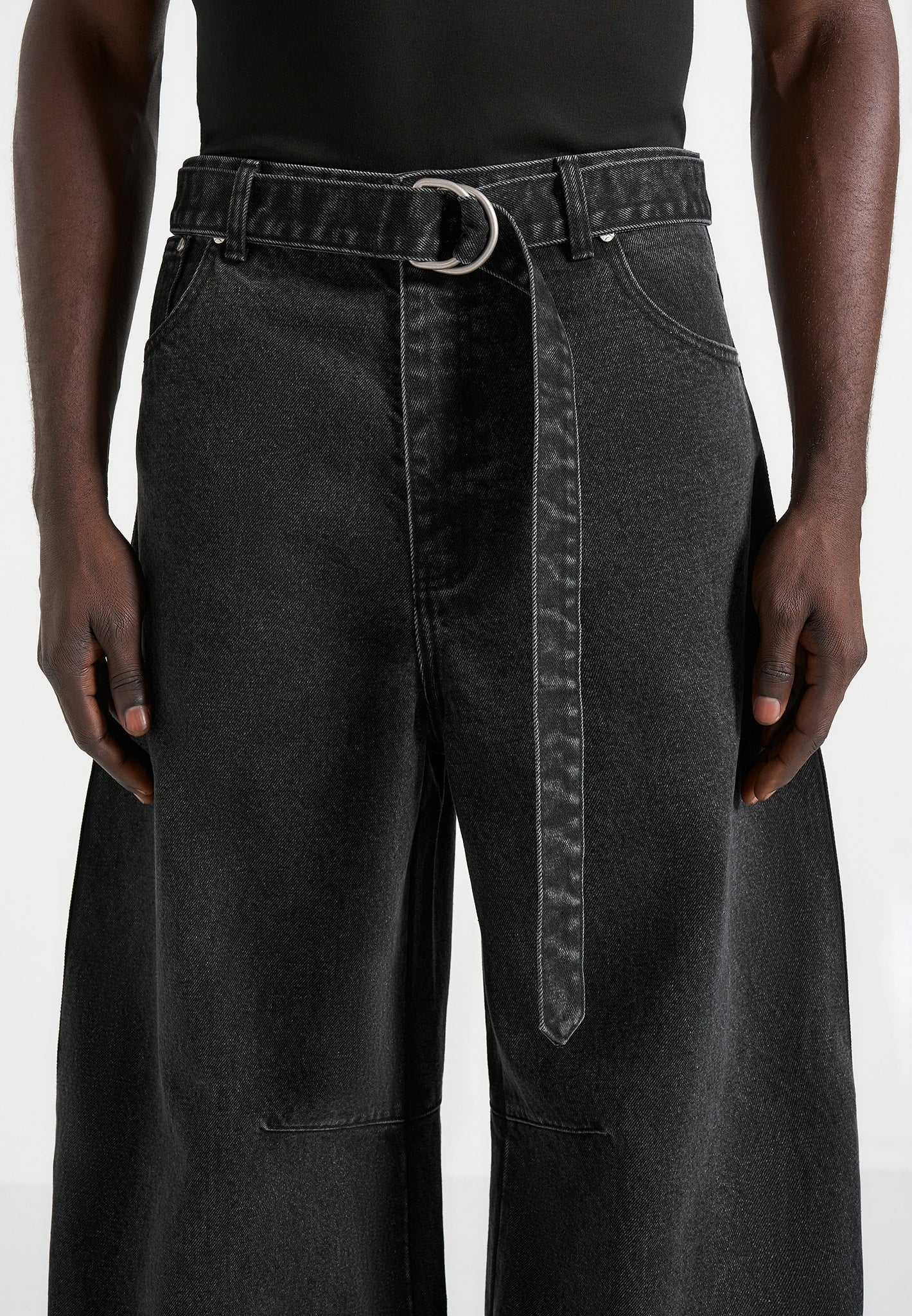 xander-barrel-leg-jeans-black