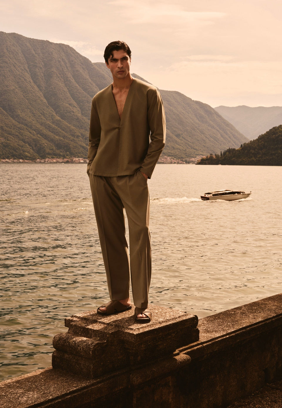 axel-minimal-kimono-shirt-khaki