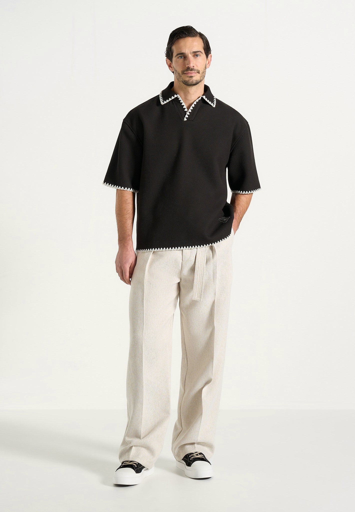 トップス BIBIY. SUMMER POLO Lenny - Boxy Polo Shirt With Whipstitch Detail - Black | Manière