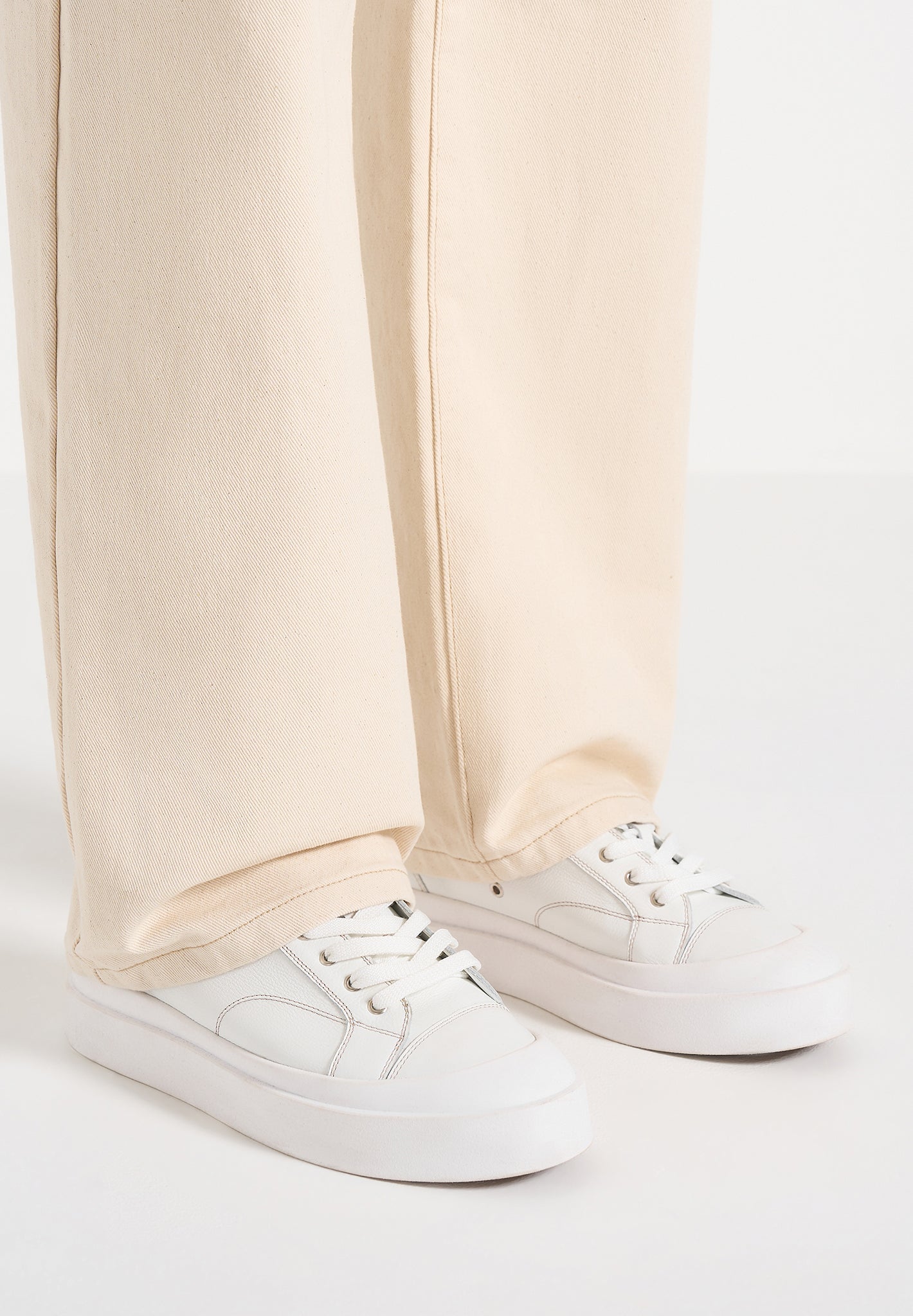 vienna-leather-contrast-stitch-sneakers-white