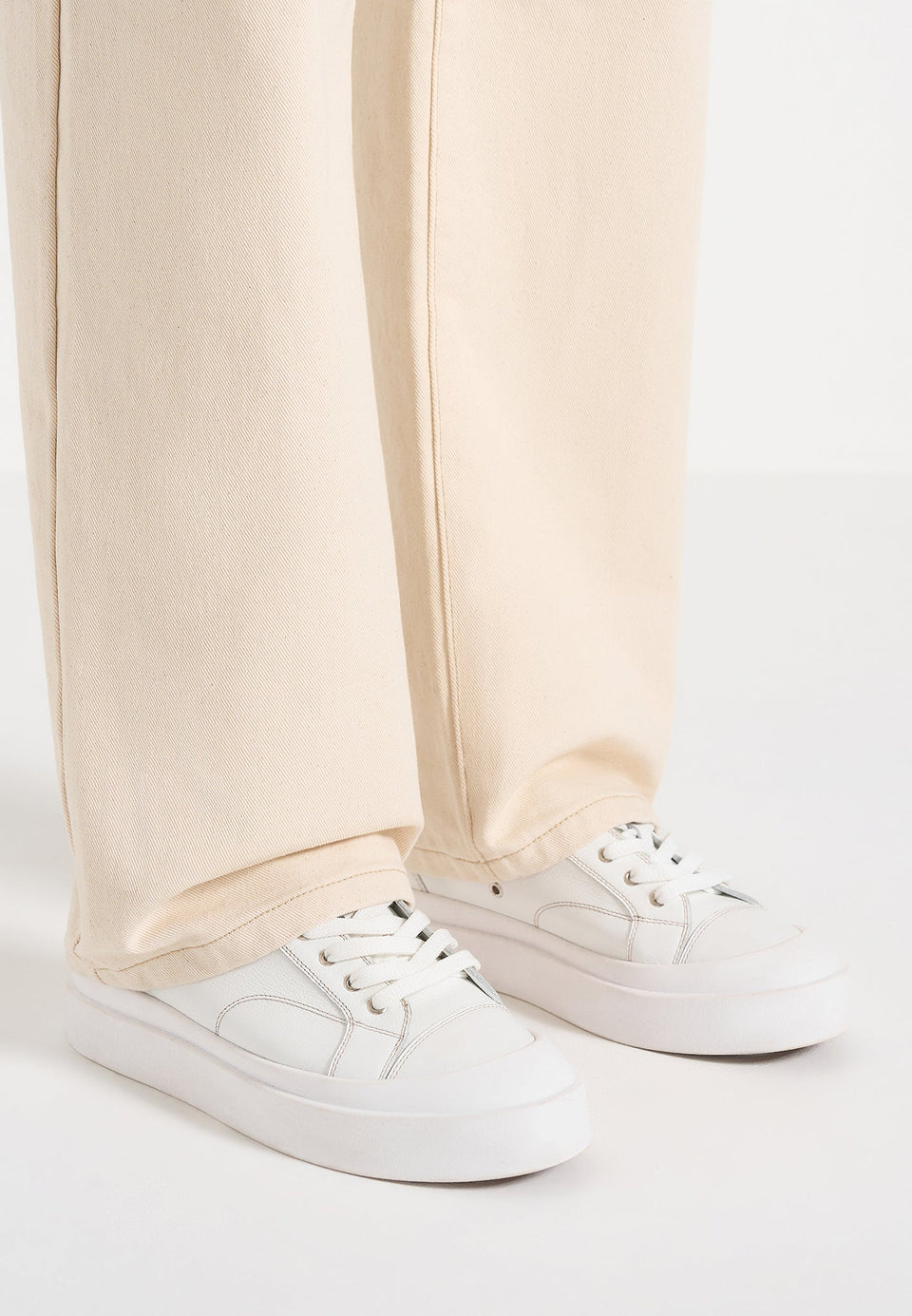 mens-vienna-leather-contrast-stitch-sneakers-white