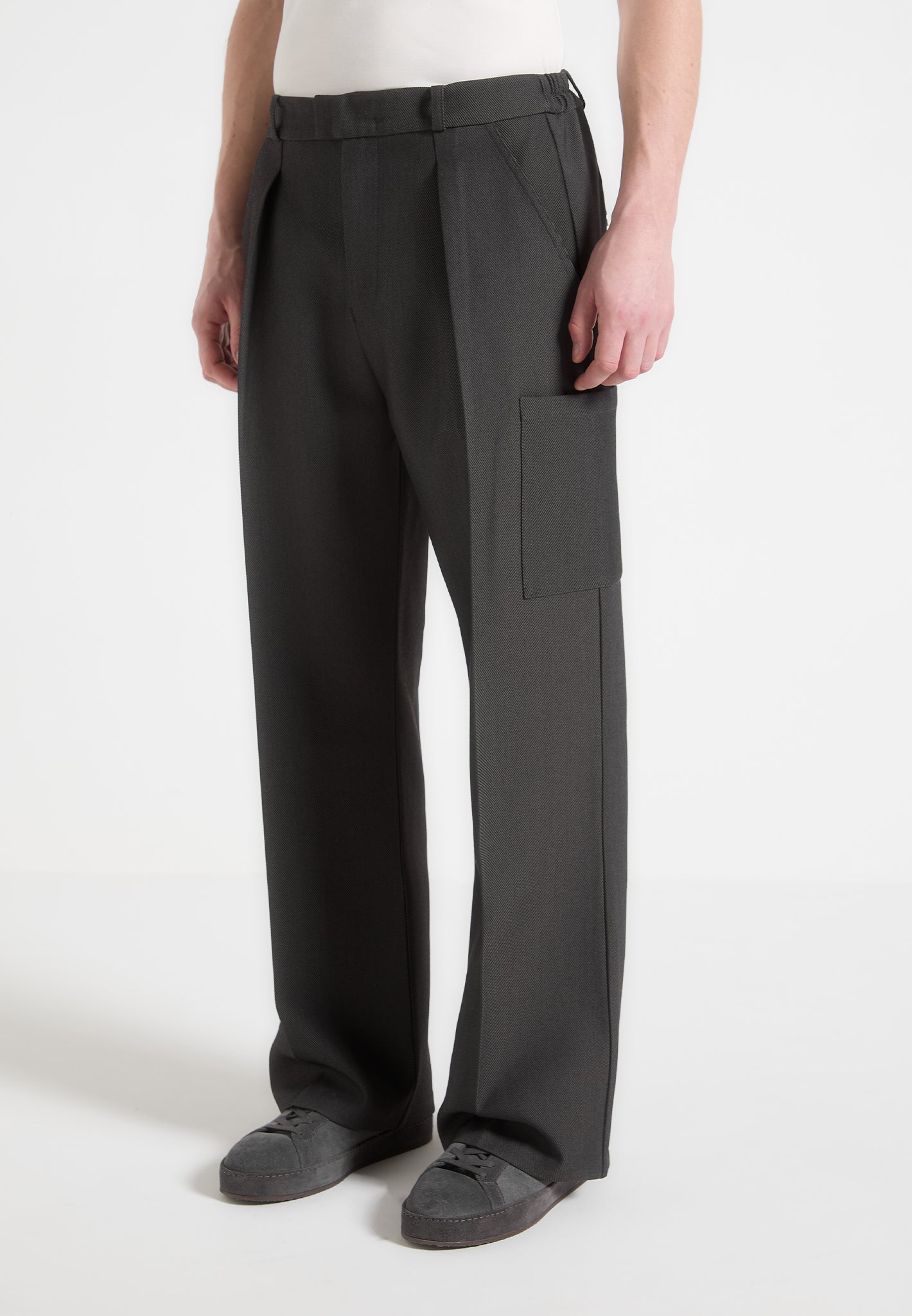 Luca - Relaxed Fit Pleated Pocket Pants - Grey | Manière De Voir USA