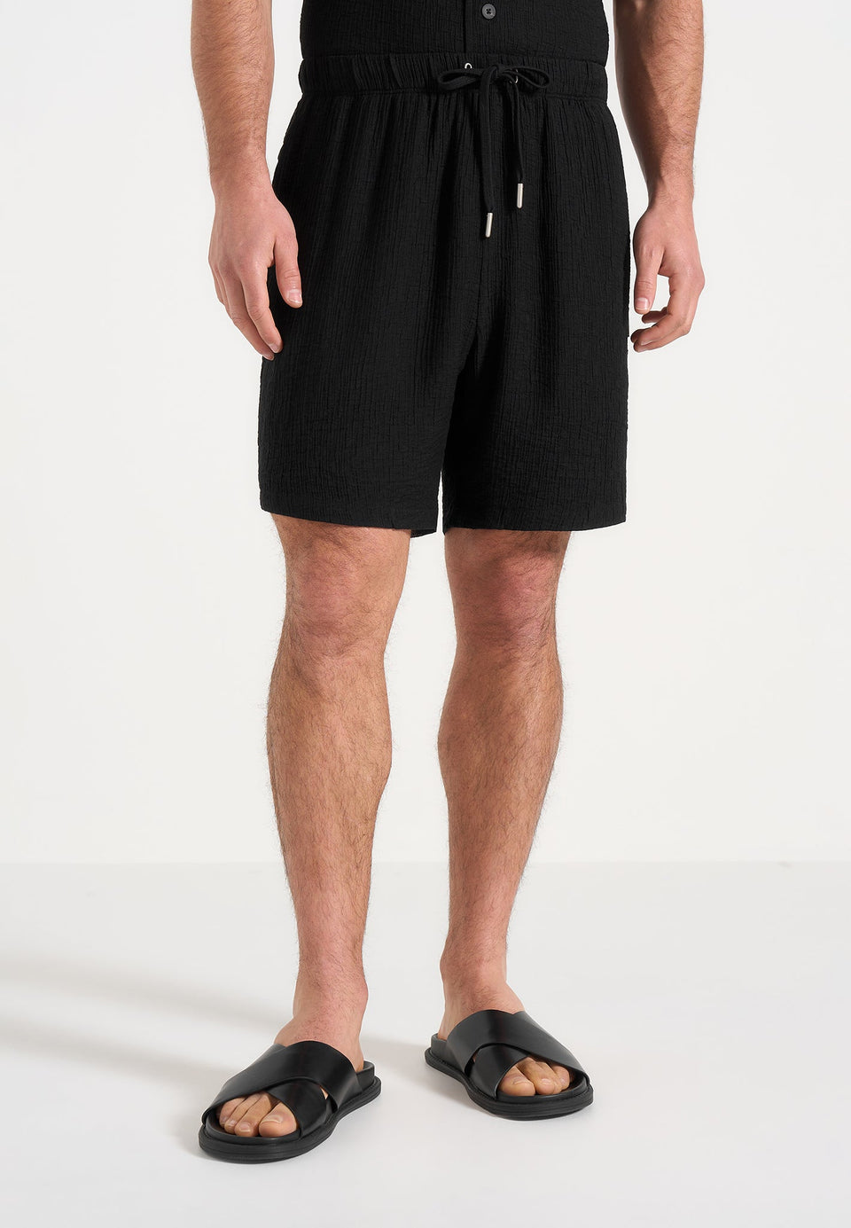 ari-unisex-textured-shorts-black