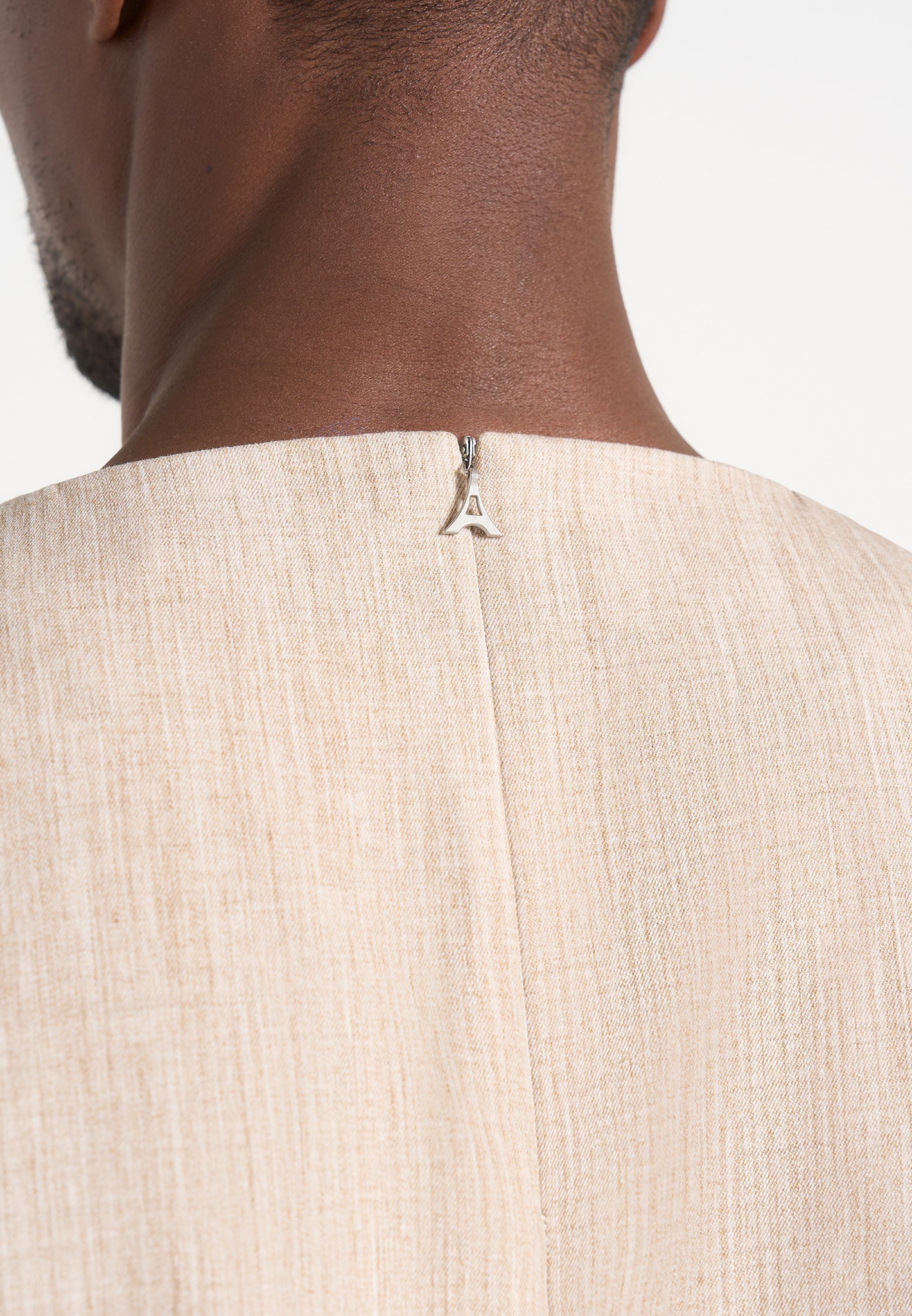 leon-boxy-cropped-hatched-t-shirt-beige