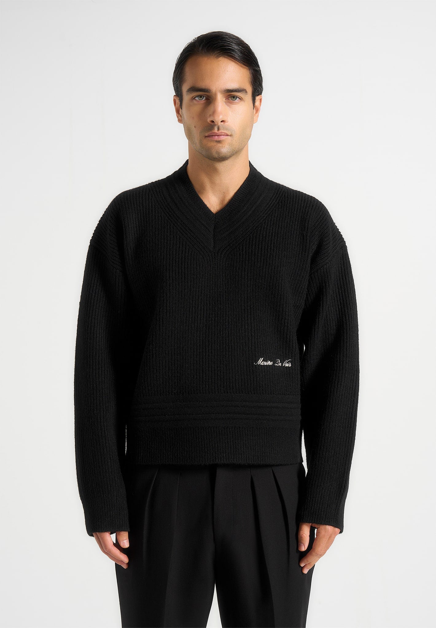 Rémi - V-Neck Signature Knit Jumper - Black 