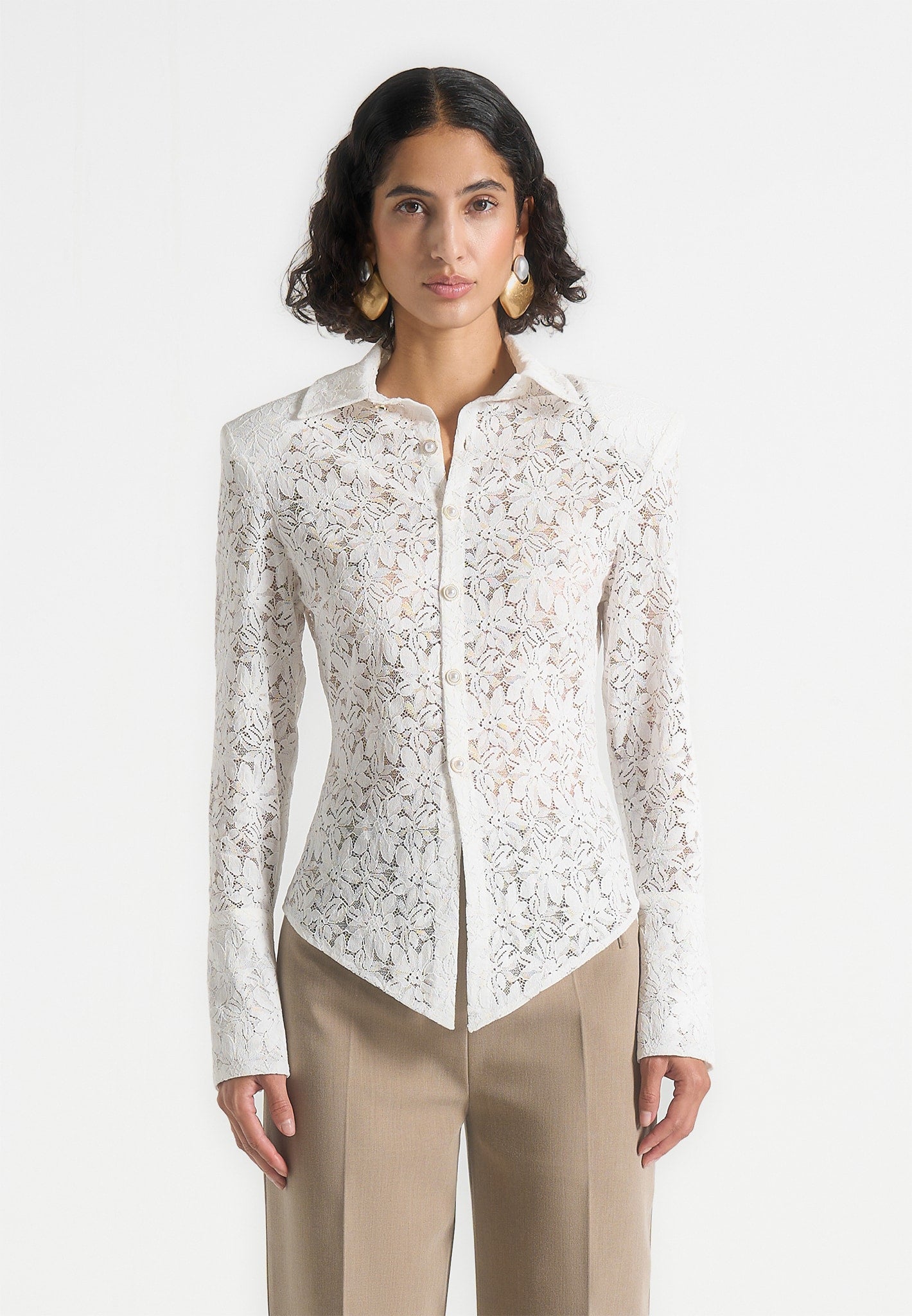 sila-wide-shoulder-lace-angled-shirt-white