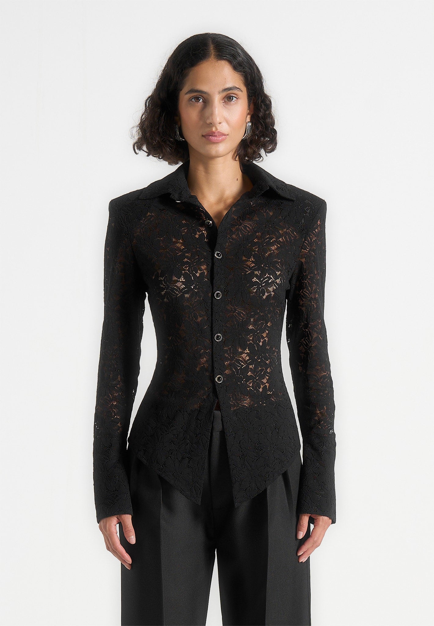 sila-wide-shoulder-lace-angled-shirt-black