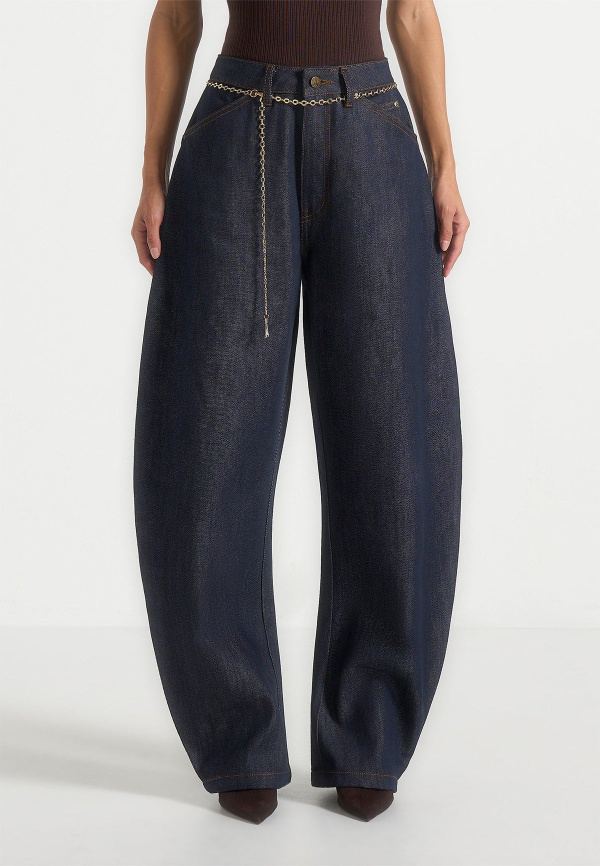 enora-hourglass-jean-with-chain-indigo