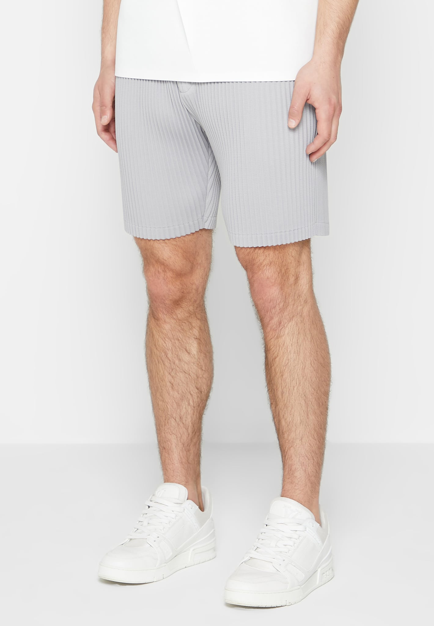 pleated-shorts-black