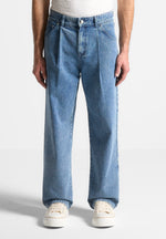 pleated-jeans-washed-blue