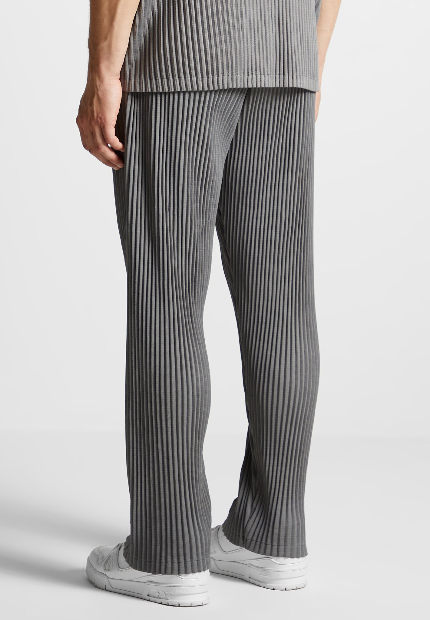 pleated-trousers-grey