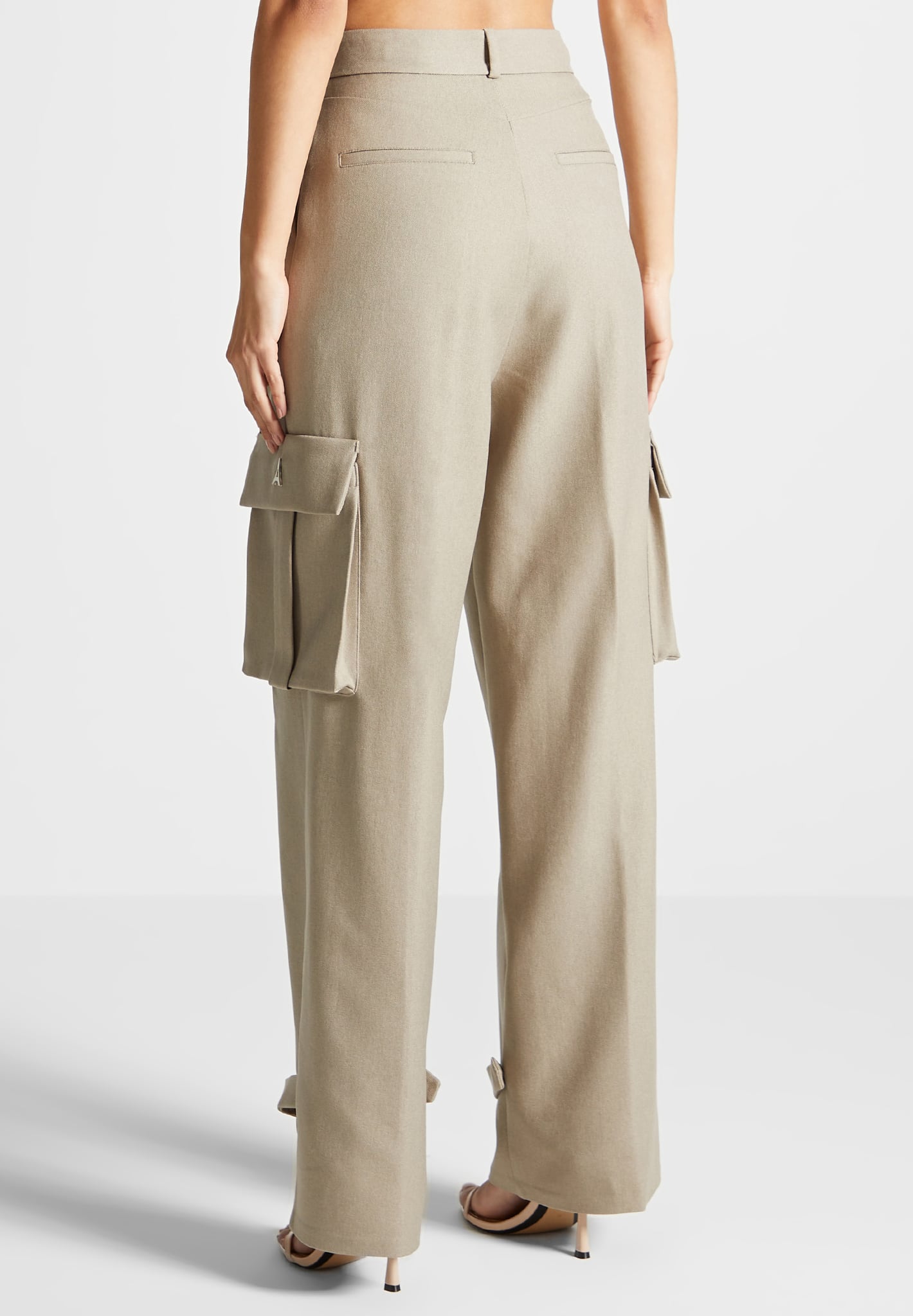 Women's Cargo Pants with Frosted Chain - Beige - US 10 - Manière de Voir