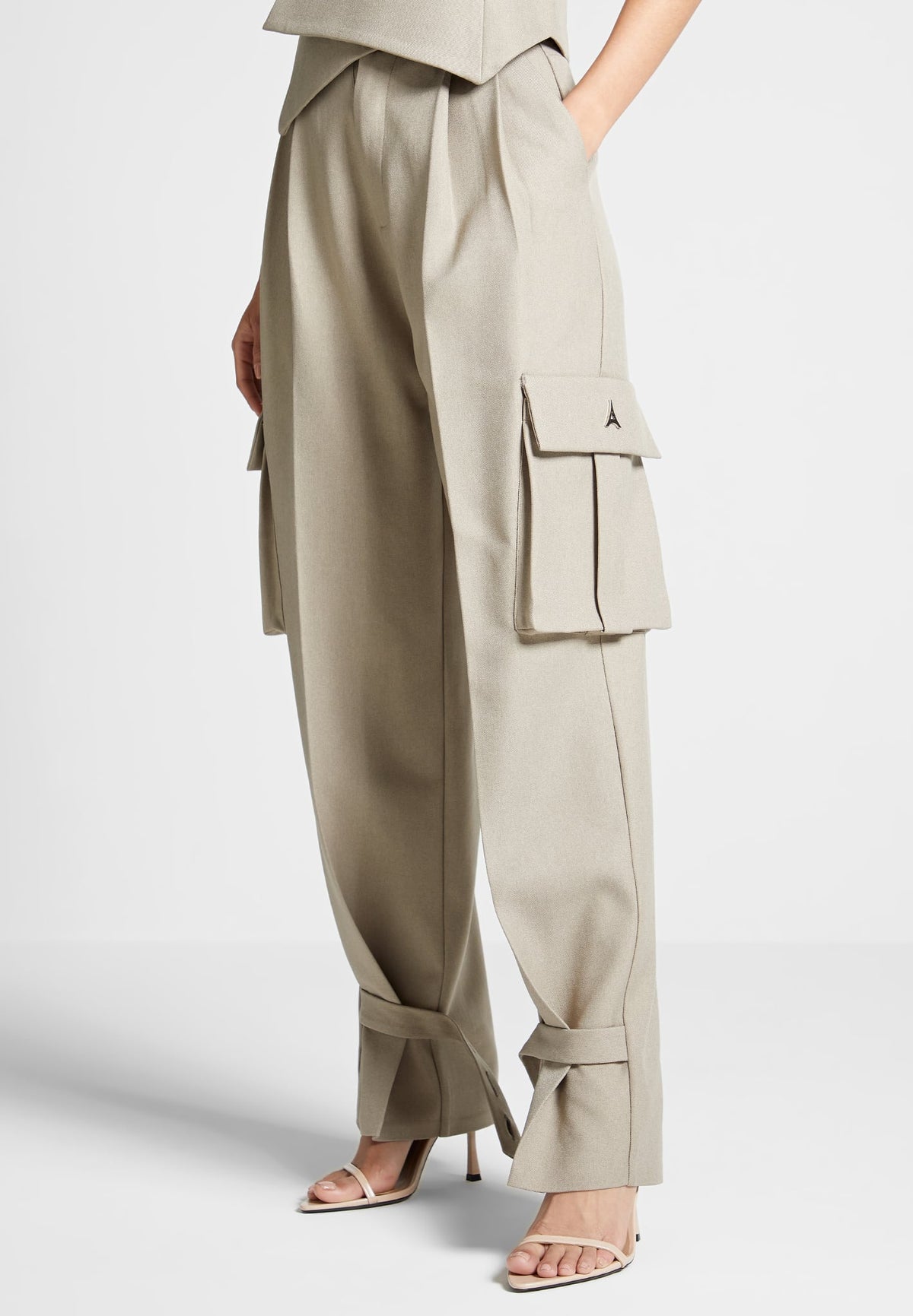 D⁠anielle - Tailored Pleated Cargo Pants - Beige
