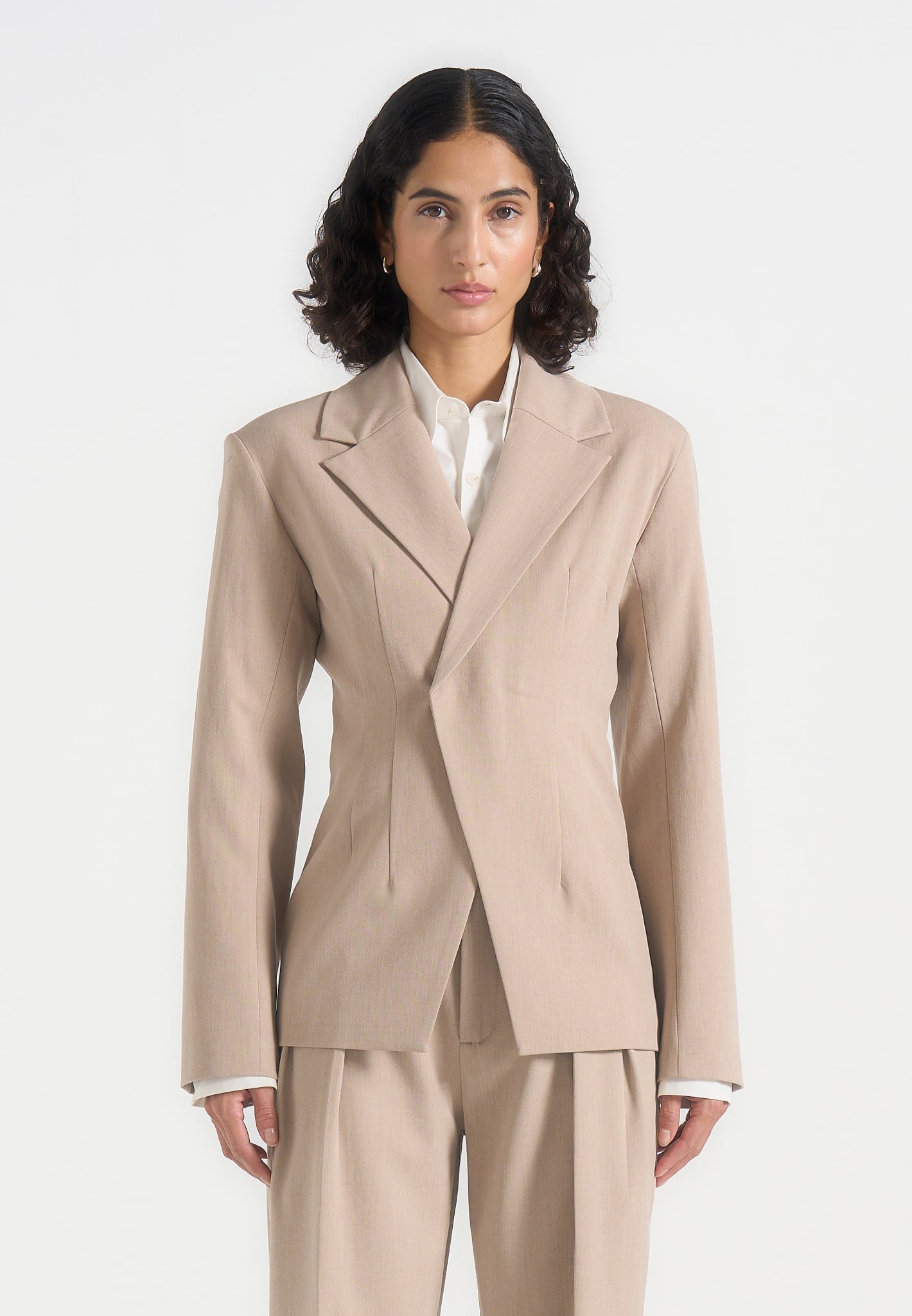 Beatrice - Tailored Cinched Blazer - Beige | Manire De Voir USA Beatrice - Tailored Cinched Blazer - Beige | Manire De Voir USA