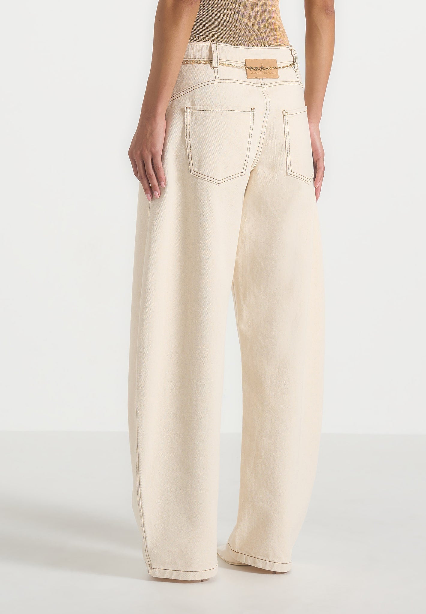 enora-hourglass-jean-with-chain-cream