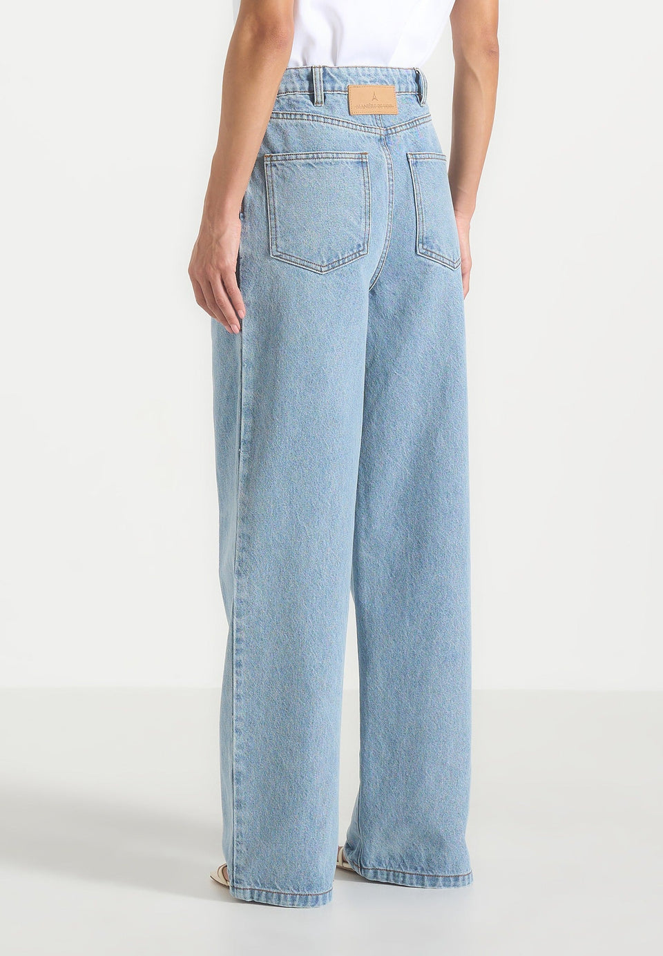 twin-pleat-denim-jeans-mid-wash