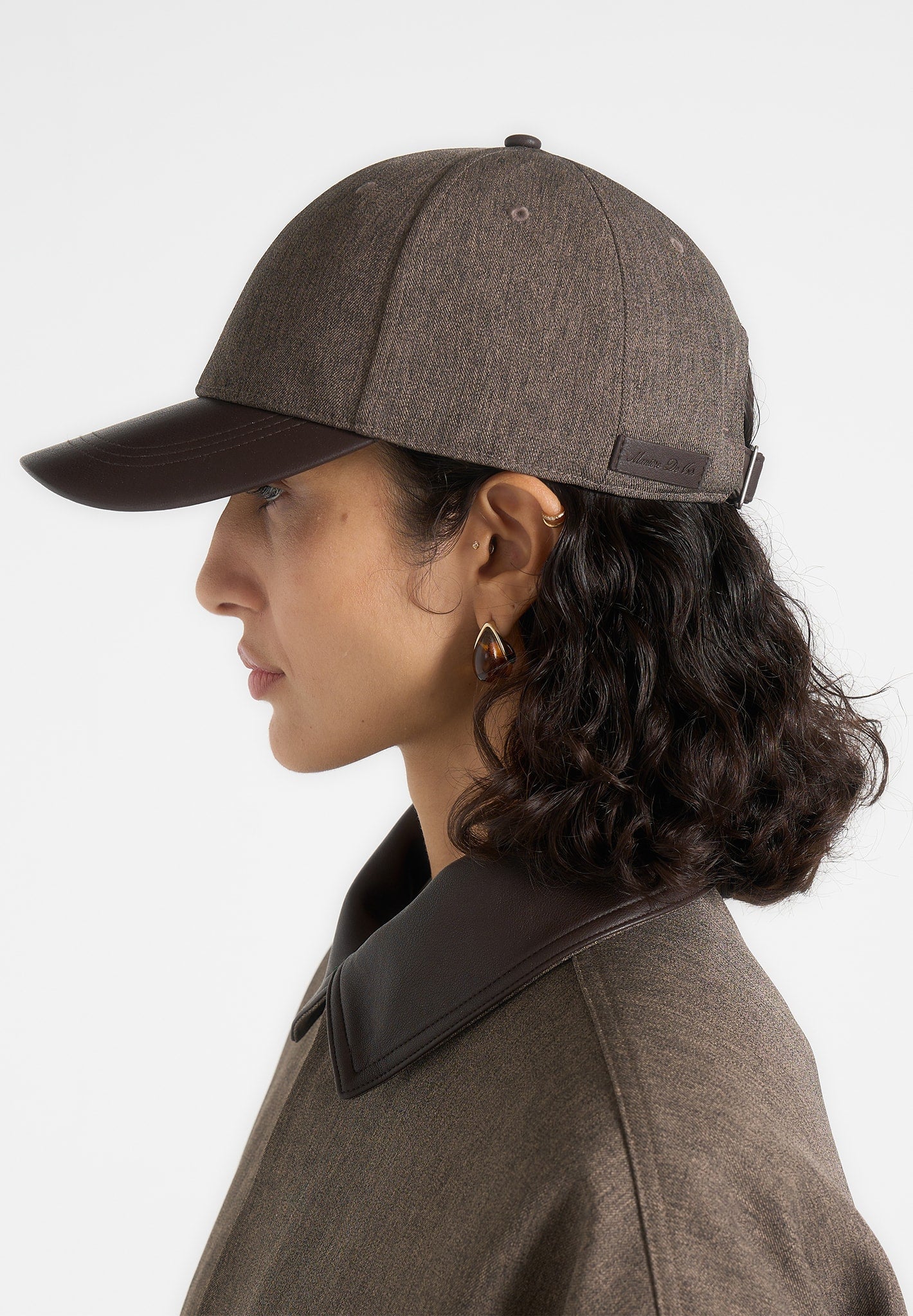 Ellis - Textured Tailored Cap With Leather Brim - Taupe