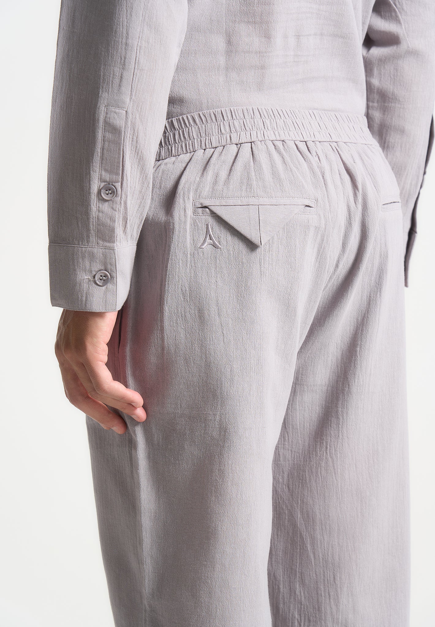 crinkled-linen-trousers-grey