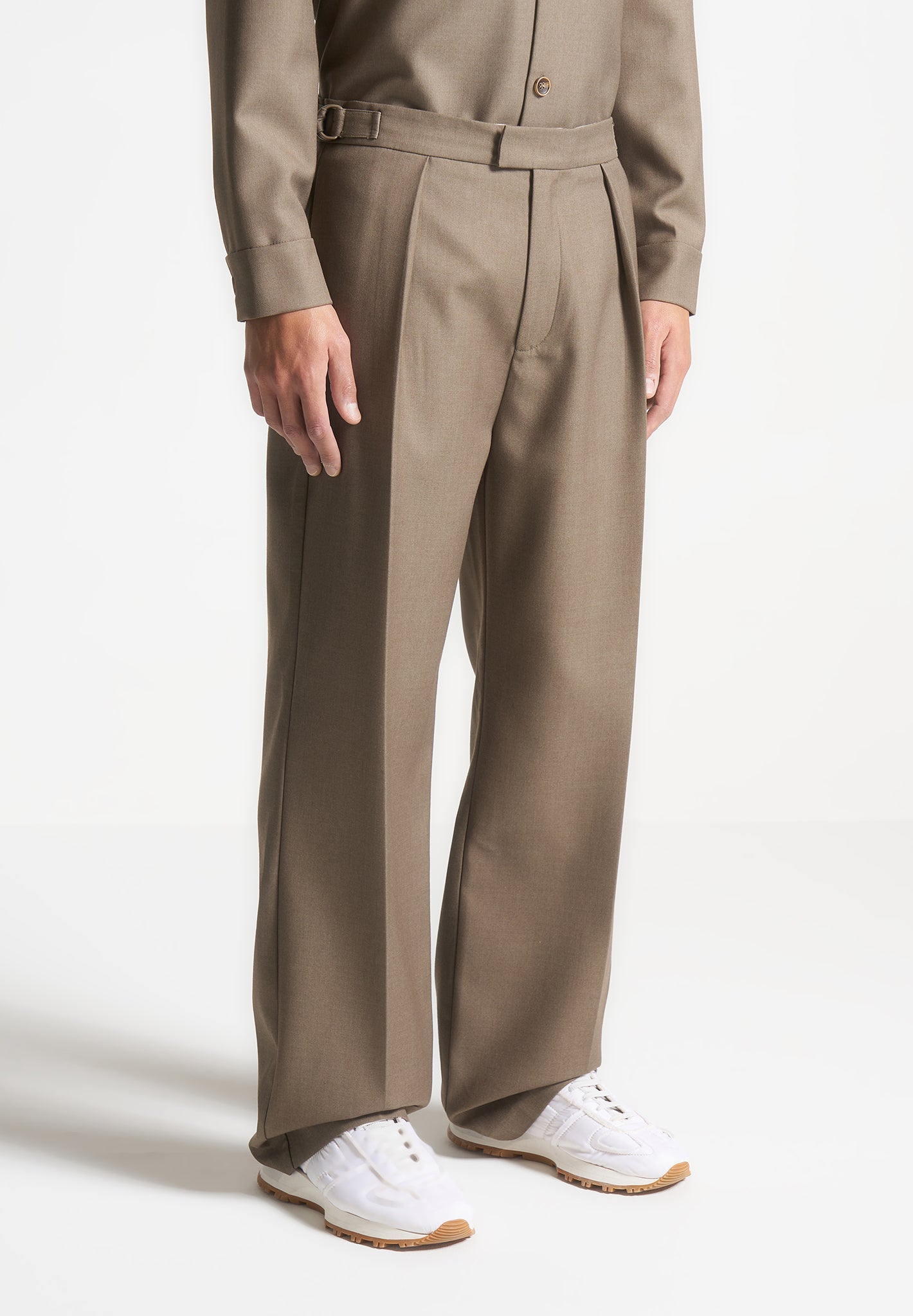 hatched-tailored-pleated-trousers-khaki