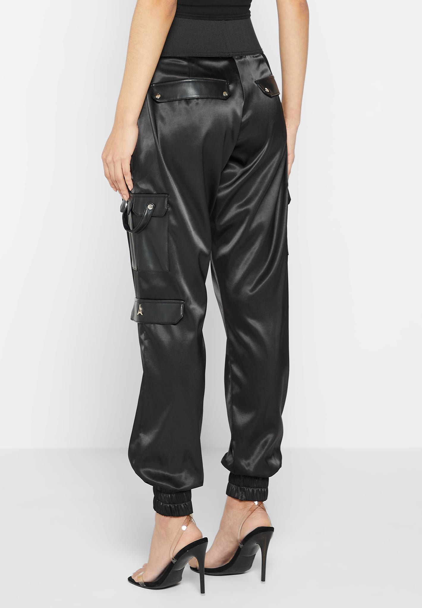Women's High-Rise Woven Cargo Pants in Black – SVRN