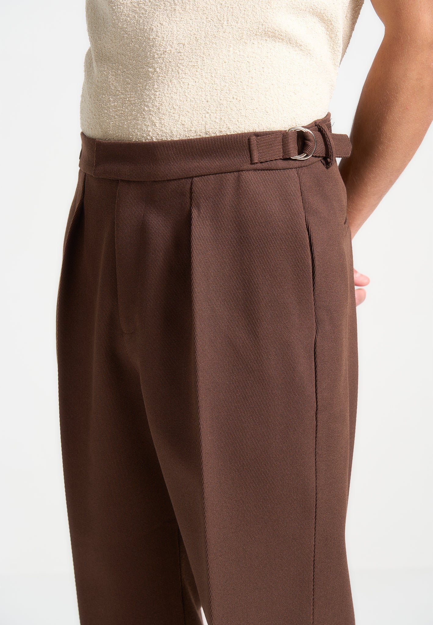 relaxed-fit-twill-pleated-tailored-trousers-brown