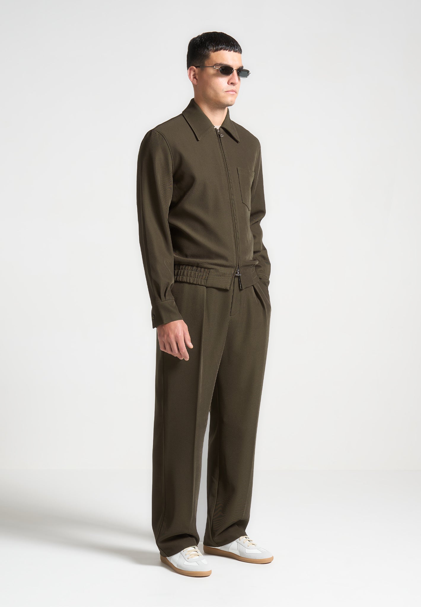 relaxed-fit-twill-pleated-tailored-trousers-khaki