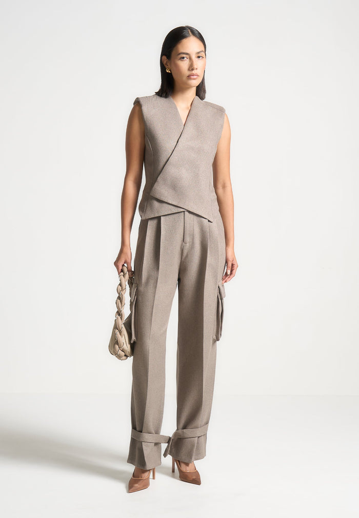 textured-tailored-pleated-cargo-trousers-taupe